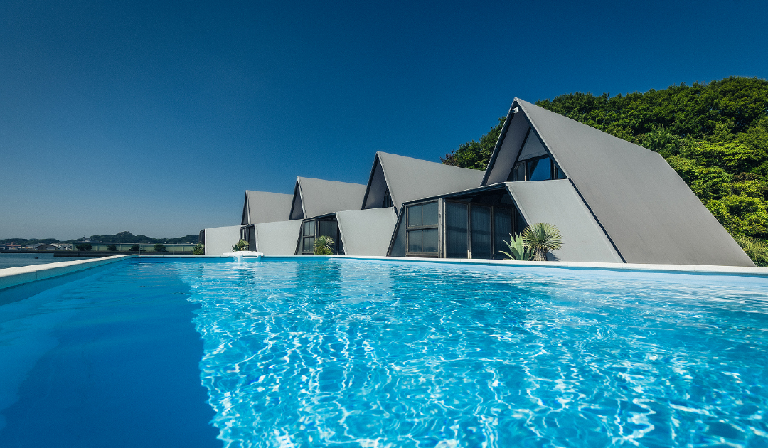 Villa avec piscine à débordement