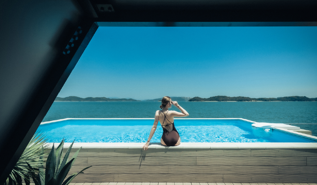 Villa avec piscine à débordement