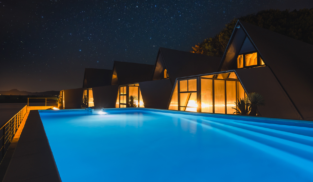 Villa avec piscine à débordement